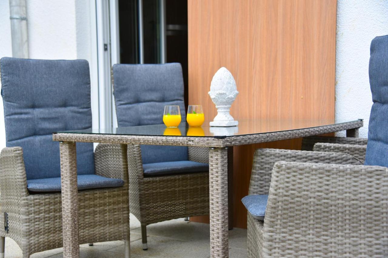 Antike & Modern Deluxe 2 Mit Terrasse Apartment Leipheim Bagian luar foto